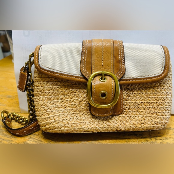 Coach clutch/wristlet. Excellent used condition. Measures approx 7.5” x 5” x 2”. - Picture 2 of 12